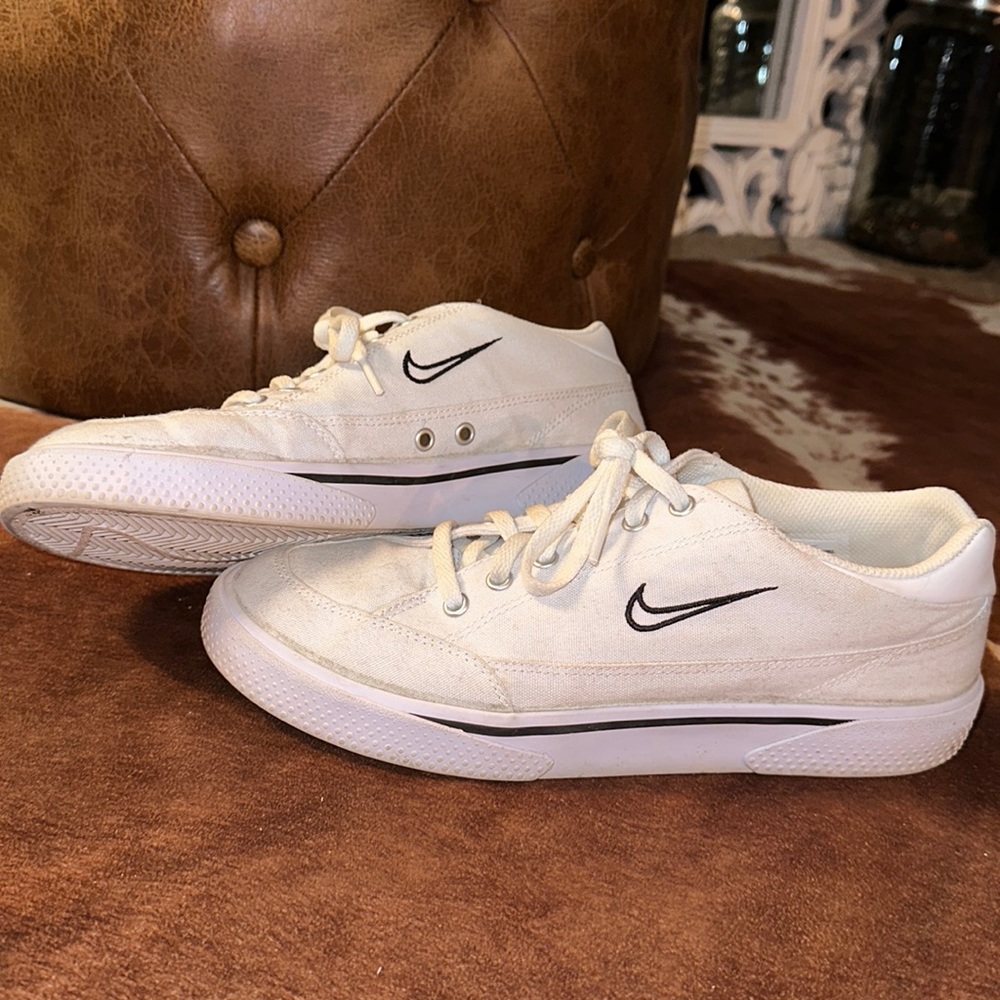 Women’a Nike shoe